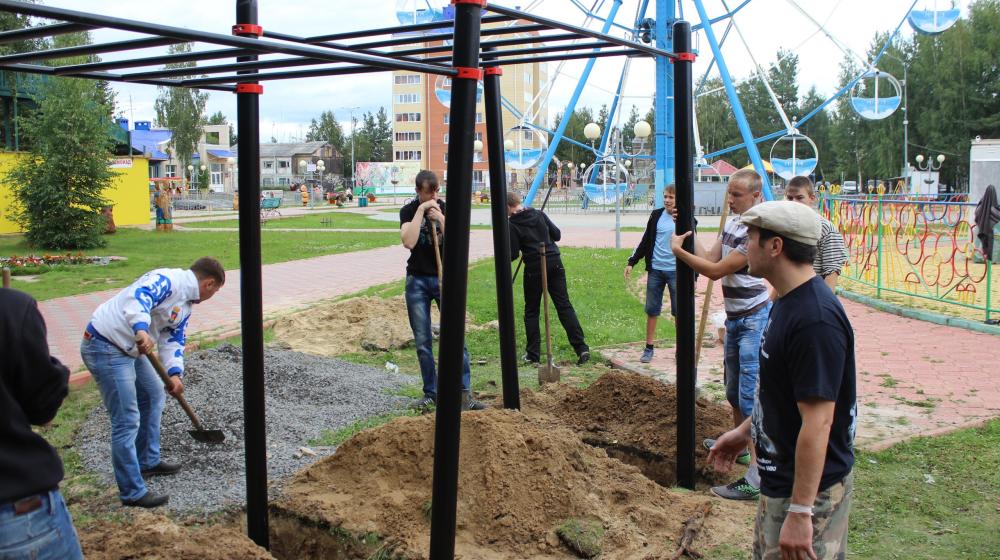 "Турник в каждый двор!". Акция коммунистов Ханты-Мансийского автономного округа