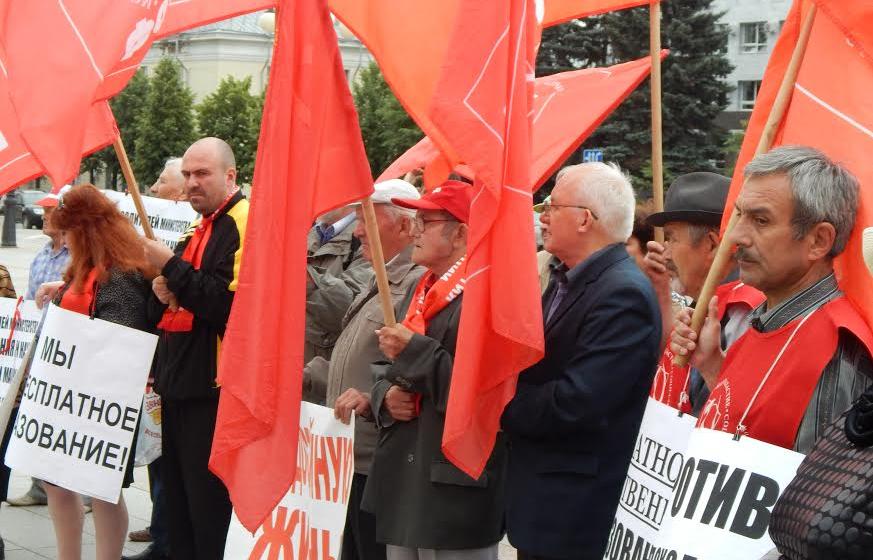 Коммунисты и комсомольцы Марий Эл провели митинг, посвященный борьбе с ростом цен за обучение в ВУЗах
