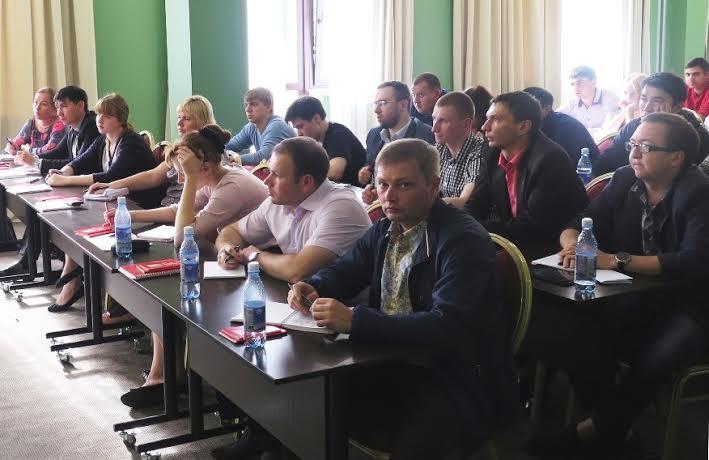 Программу – воплощать, Устав – соблюдать. Д.Г. Новиков провел занятия в Центре политической учёбы ЦК КПРФ