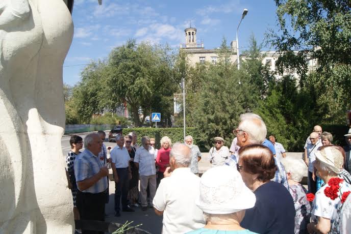 Волгоградская область. Коммунисты возложили цветы в память о жертвах бомбардировки Сталинграда