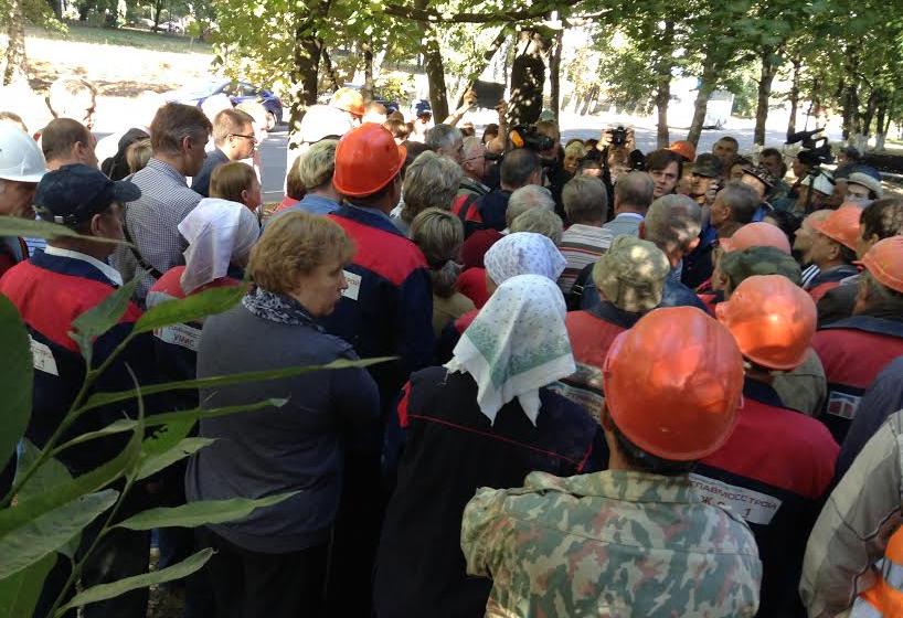 Москва. «Нерадивых руководителей – увольнять, воров – сажать, а зарплату – выплачивать». Валерий Рашкин и Андрей Клычков выстретились с бастующими строителями