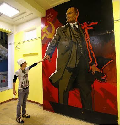 Юрий Афонин: «Фотографии на фоне памятников Ленину способны стимулировать у молодежи интерес к истории великой страны»