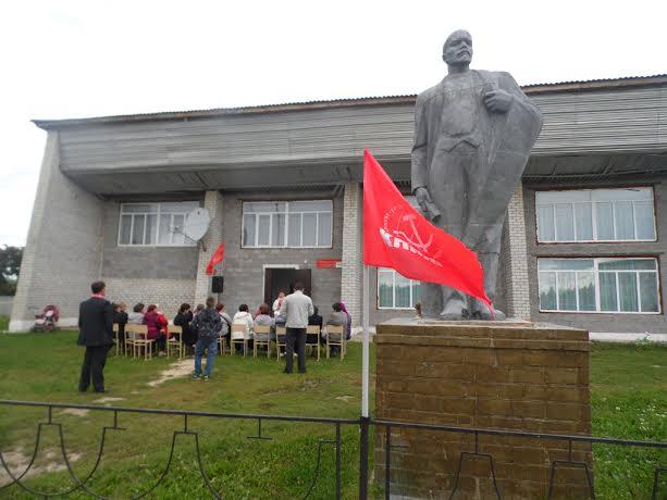 Тюменский обком КПРФ провел выездную акцию протеста в Ярковском районе