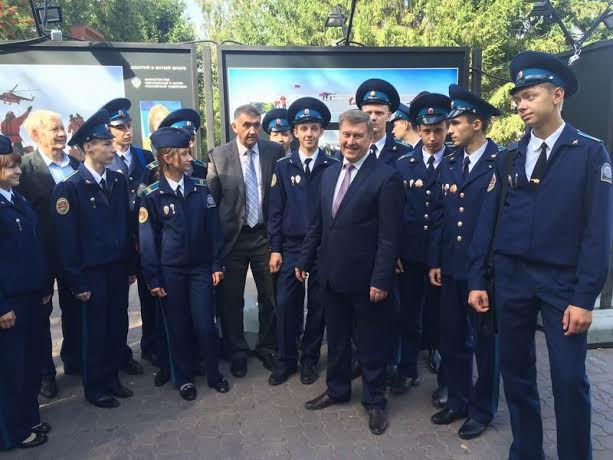 Новосибирск. Анатолий Локоть принял участие в открытии уличной фотовыставки «Вызов Северному полюсу!»