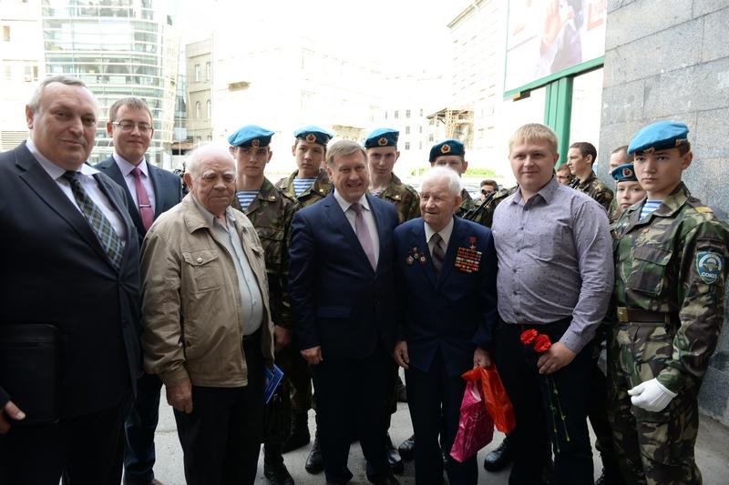 В Новосибирске открыли памятную доску Герою Советского Союза, коммунисту Леониду Пономаренко