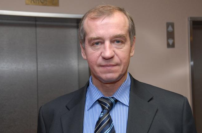 В «Единой России» признали поражение и поздравили Сергея Левченко с победой на выборах губернатора Иркутской области