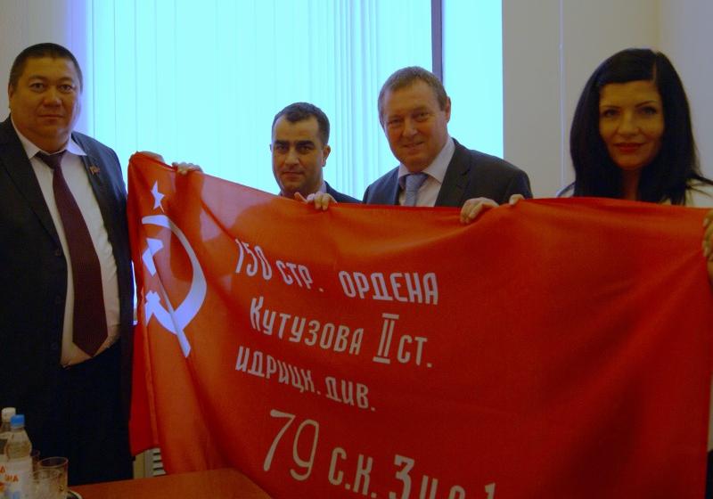 Город-герой Волгоград. Депутат Волгоградской облдумы, член ЦК КПРФ Евгений Шаманаев провел рабочую встречу с депутатом Европарламента, членом фракции «Объединенных европейских левых» Иржи Машталка