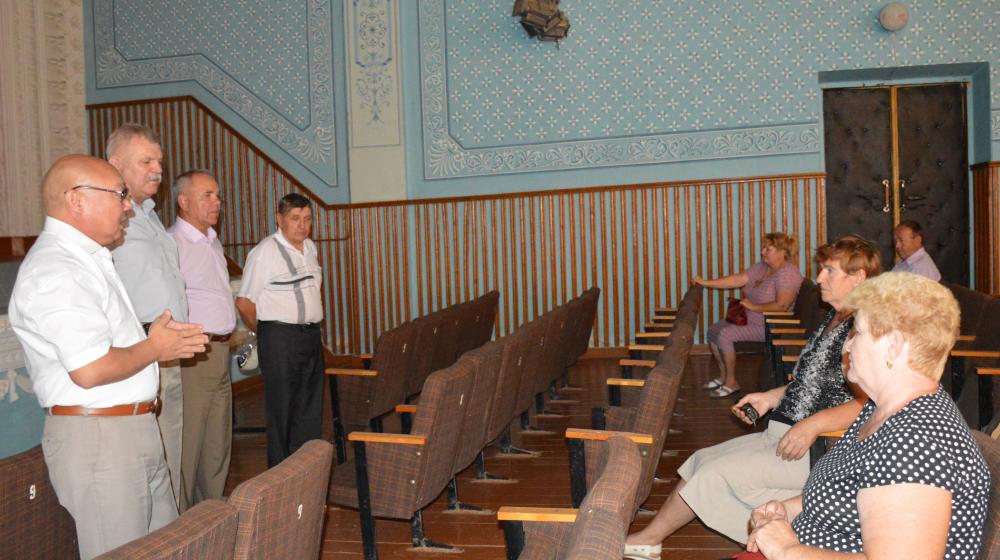 Республики Калмыкия. Лидер местных коммунистов Н.Э. Нуров посетил село Воробьевка Приютненского района