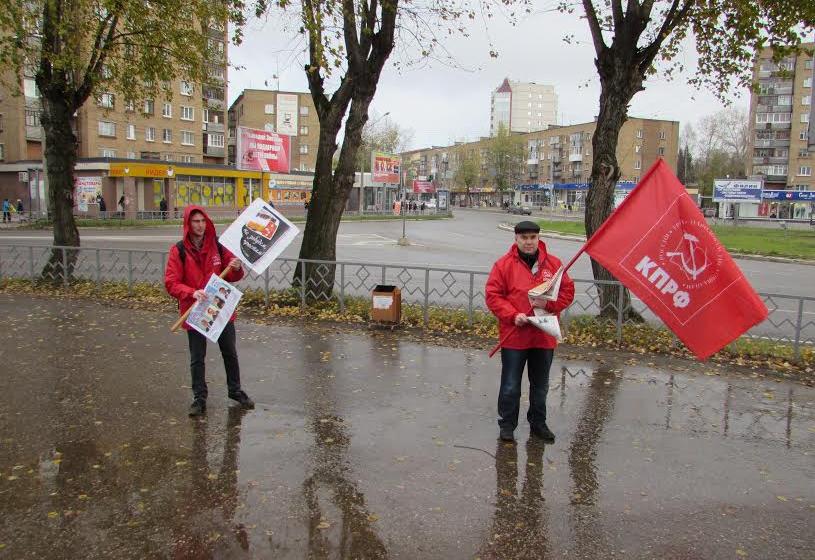 Республика Коми. В рамках Всероссийской акции памяти расстрела Верховного Совета 3-4 октября 1993 года в Сыктывкаре прошел пикет