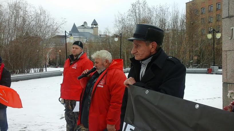 В Салехарде прошел митинг в память трагических событий 3-4 октября 1993 года