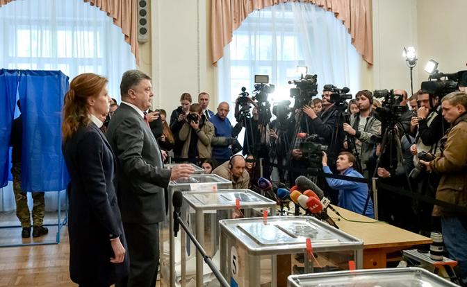 Голосование по-киевски: «карусели» и подкуп. Что изменили местные выборы, которые прошли на Украине?