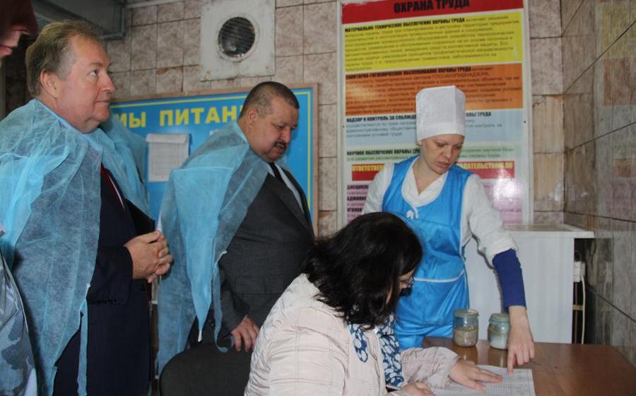 Проверка исправительных учреждений Владимирской области с участием депутата-коммуниста С.П. Обухова выявила систематические нарушения прав осужденных
