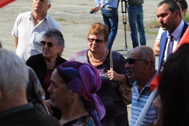 Коммунисты Кабардино-Балкарии вышли на митинг, посвященный трагическим событиям 3-4 октября 1993 года