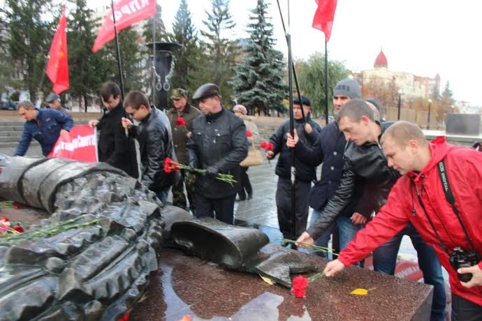 Челябинские коммунисты почтили память защитников Верховного Совета