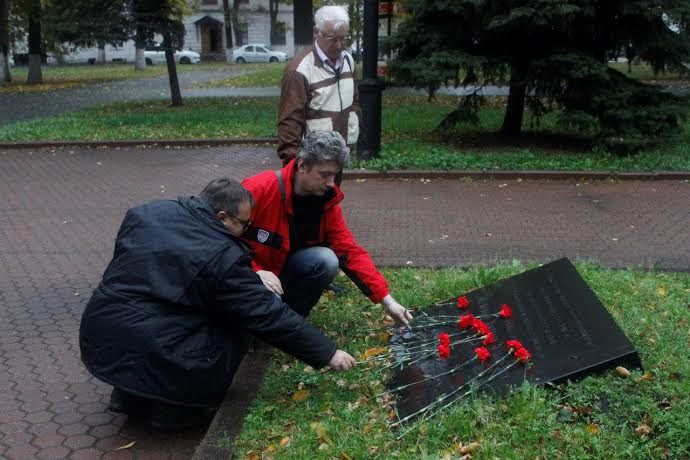 Ярославские коммунисты почтили память павших защитников Советской власти в 1993 году