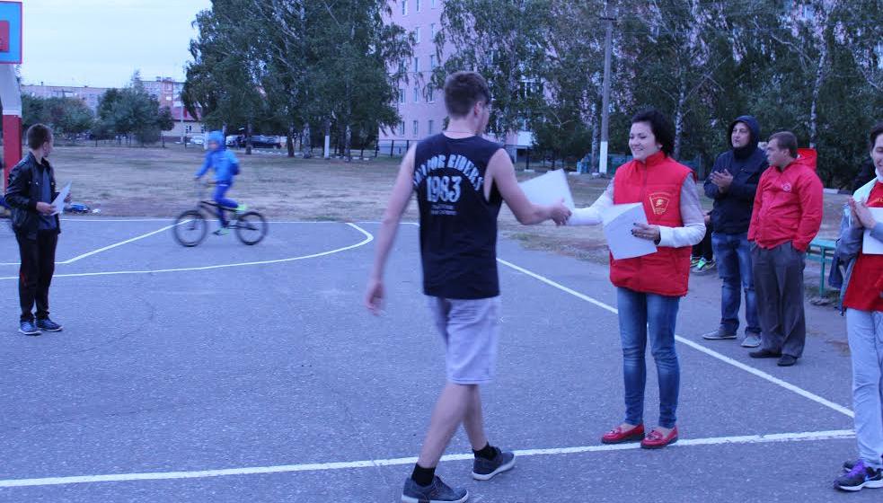 Белгородская область. Комсомольцы Белгородского района организовали первенство по баскетболу в посёлке Разумное