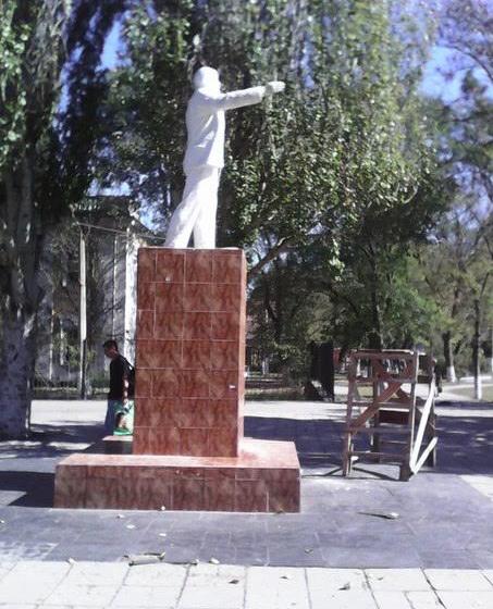 В Бахчисарайском и Ленинском районах Крыма силами коммунистов отремонтированы памятники В.И. Ленину