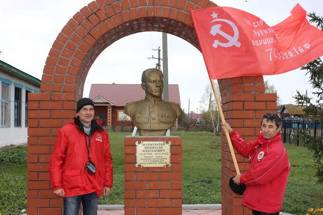 Коммунисты республики Башкортостан почтили память легендарного комдива Минигали Шаймуратова