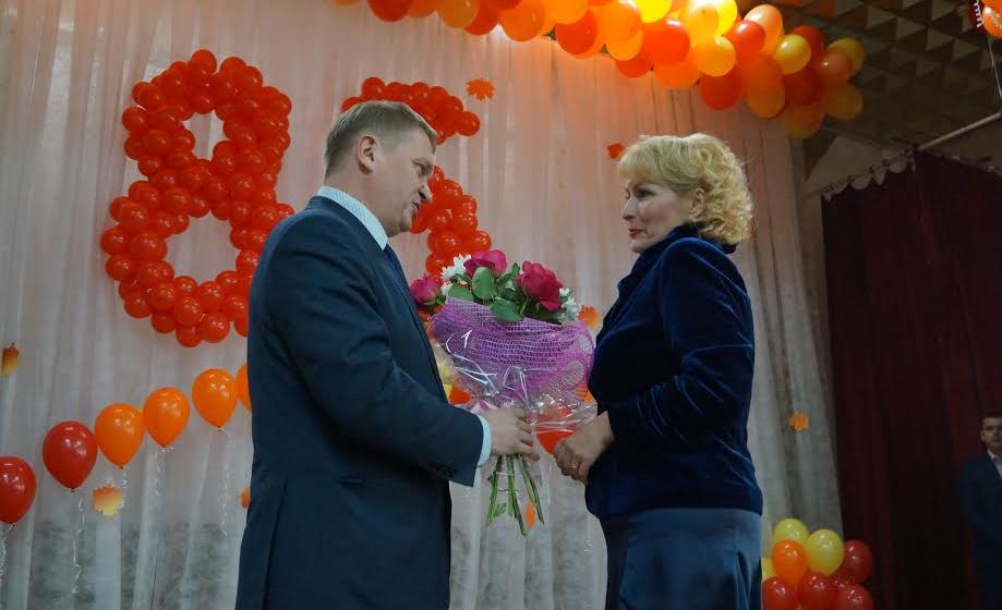 Первый секретарь НРО КПРФ Владислав Егоров поздравил Нижегородский автотранспортный техникум с 85-летием