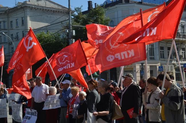 Обещали победу демократии – получили победу олигархии. В Ростове-на-Дону прошел митинг, посвященный 22-й годовщине со дня расстрела Верховного Совета