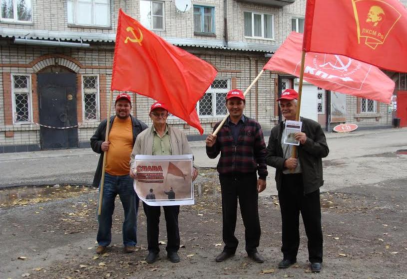 Республика Алтай. 3 октября в Горно-Алтайске была организована серия пикетов, посвящённых памяти героических защитников Советской Конституции
