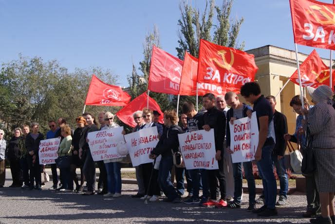 Сталинградские коммунисты приняли участие во Всероссийской акции "Не забудем, не простим!"