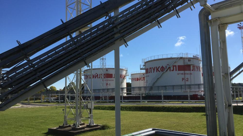 Олег Лебедев посетил нефтяную платформу Д-6 в Балтийском море