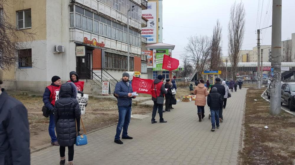 Белгородская область. В Старом Осколе прошёл пикет КПРФ против введения дорожных сборов с дальнобойщиков