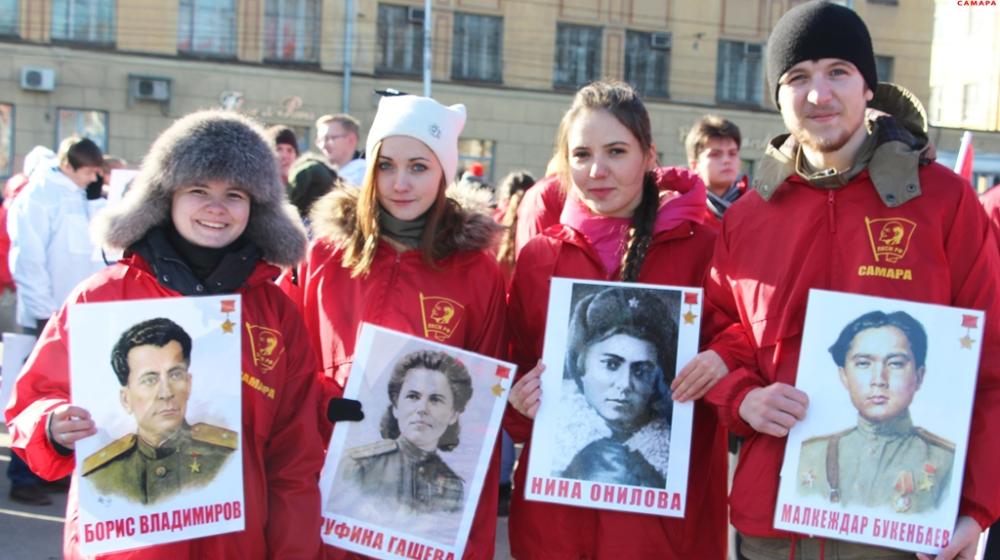 Самара. Комсомольцы приняли участие в параде Памяти