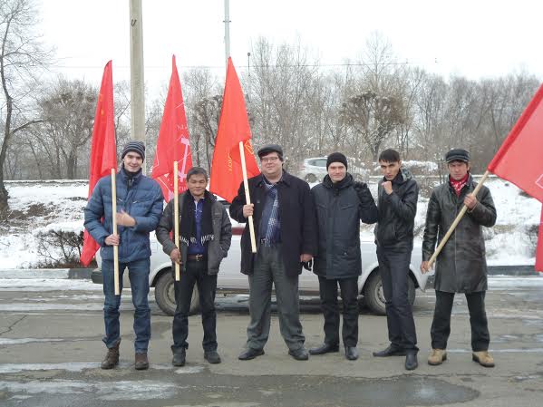 Коммунисты в Хакасии провели автопробег по городам и селам республики в честь годовщины Социалистической Революции