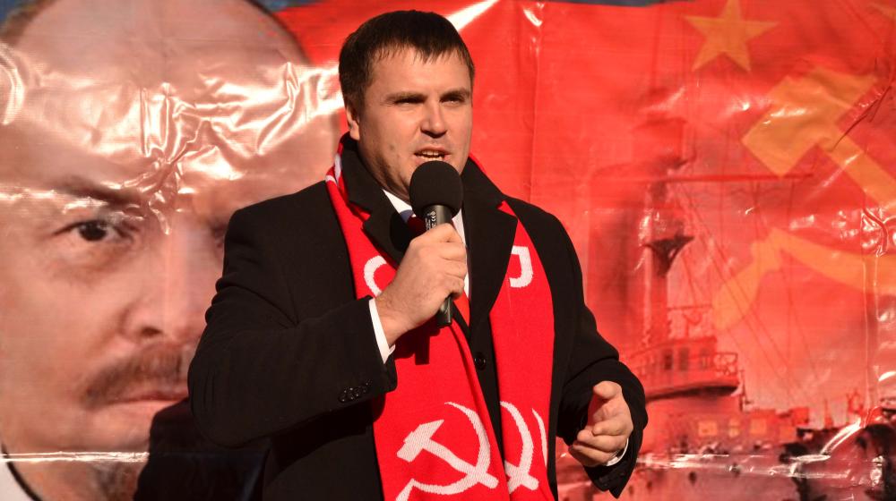 Астраханские коммунисты провели шествие и митинг, посвящённые 98-ой годовщине Великой Октябрьской социалистической революции 
