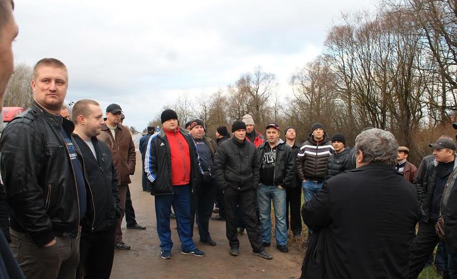 Полицейские в Пскове второй раз срывают акцию протеста дальнобойщиков, поддержанную КПРФ