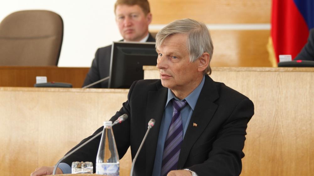 Депутат-коммунист Михаил Селин подверг резкой критике прогноз социально-экономического развития Вологодской области на 2016 год