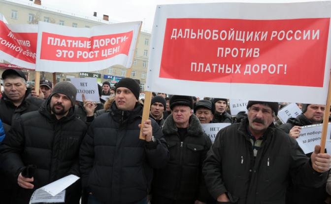 "Свободная пресса": Дальнобойщики готовятся к броску на Москву. Водители фур грозят перекрыть дороги, ведущие в столицу