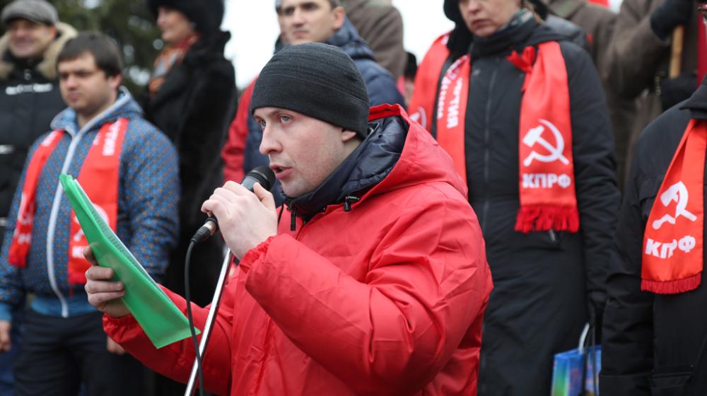 В Омске состоялись шествие и митинг, посвященные 98-й годовщине Великого Октября