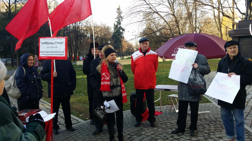 В столичном районе Богородское прошел митинг по проблемам введения оплаты за капитальный ремонт и планируемого расширения зоны платных парковок