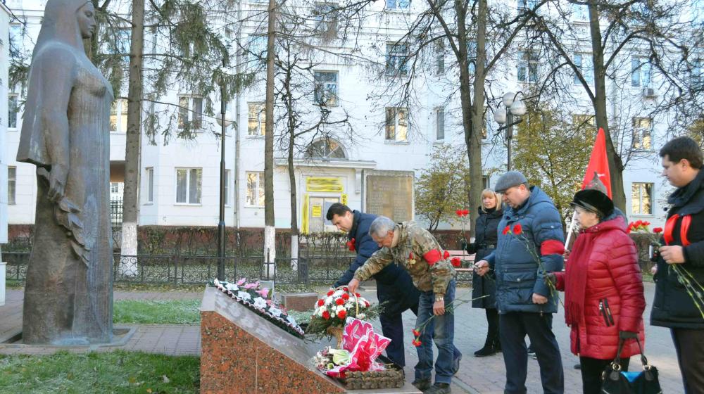 Город-герой Тула. Олег Лебедев: «Рабочие оборонных предприятий приняли активное участие в полуторатысячной  демонстрации КПРФ» 