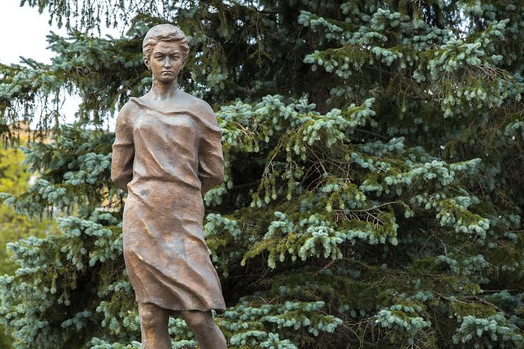 29 ноября 1941 года фашисты казнили партизанку Зою Космодемьянскую