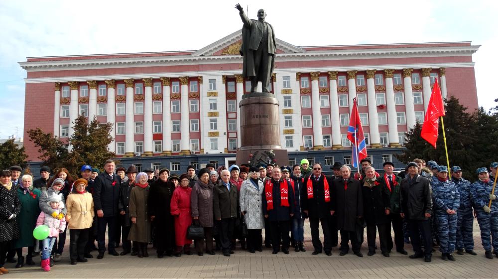 С революцией в сердце. Празднование годовщины Великого Октября в Курске
