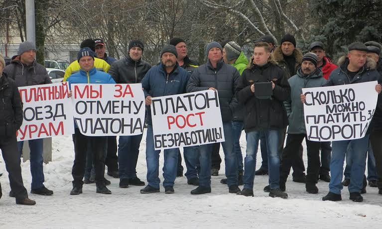 В Чувашии дальнобойщики провели акцию протеста против «Платона»