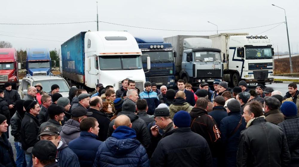 Депутат Госдумы Олег Лебедев поддержал дальнобойщиков, бастующих в Тульской области