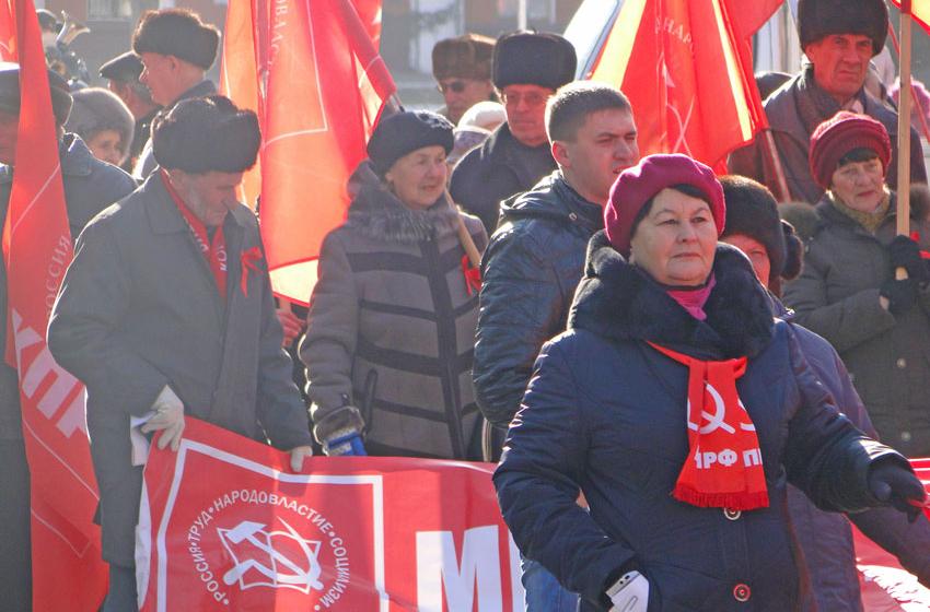 Амурская область встретила 98 годовщину Великой Октябрьской социалистической революции массовыми шествиями и митингами