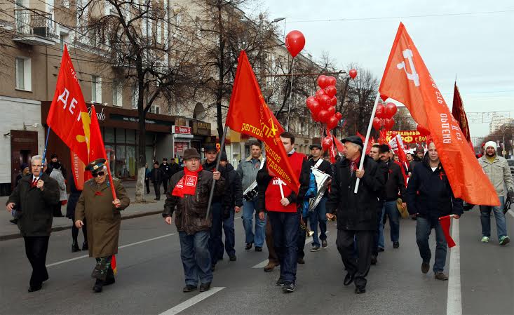 Будущее – социализм! В Воронеже прошли демонстрация и митинг, посвящённые 98-й годовщине Великого Октября