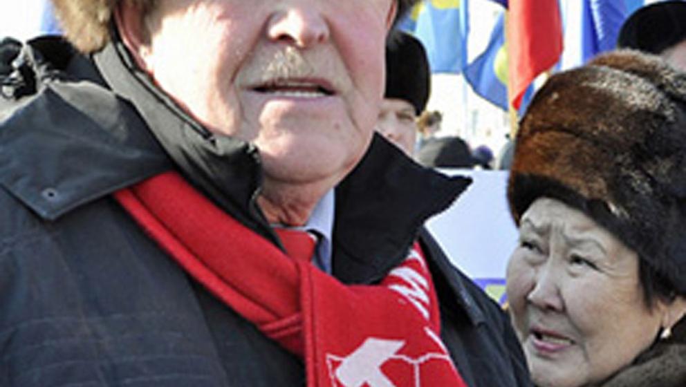 Якутские коммунисты поздравляют своего лидера В.Н. Губарева с Днем рождения