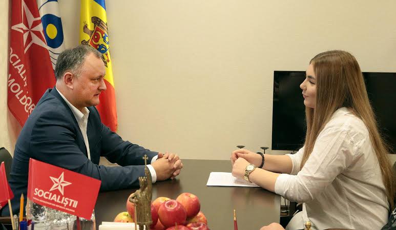 Чемпионка из спортивного клуба КПРФ, комсомолка Марьяна Наумова отправилась с визитом в Молдову и Приднестровье