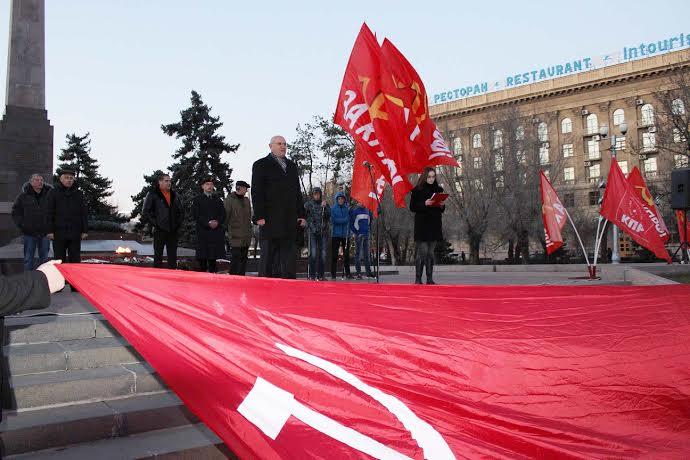 Ю. В. Афонин на митинге сталинградских коммунистов: «Нам всем решать – пойдет страна по пути созидания или будет сидеть на нефтегазовой игле»