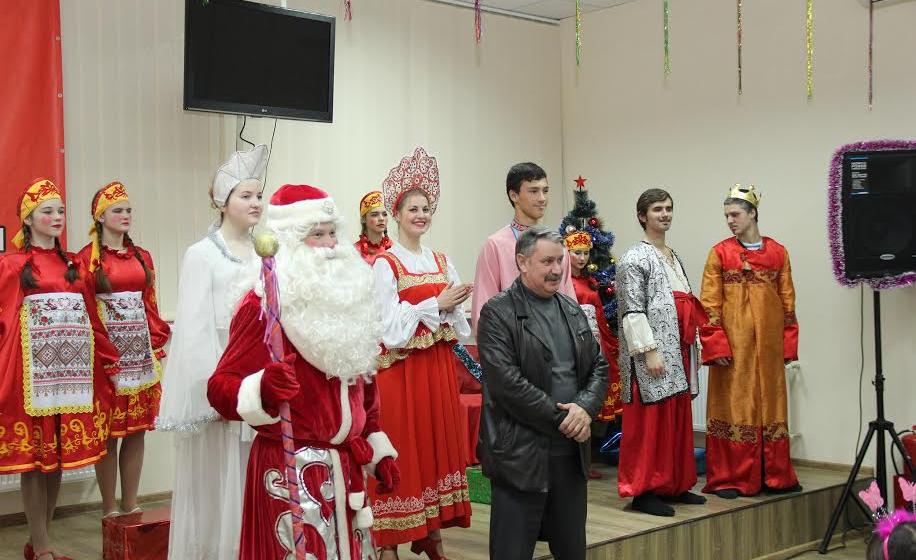 Новогодний праздник для детей крымских коммунистов