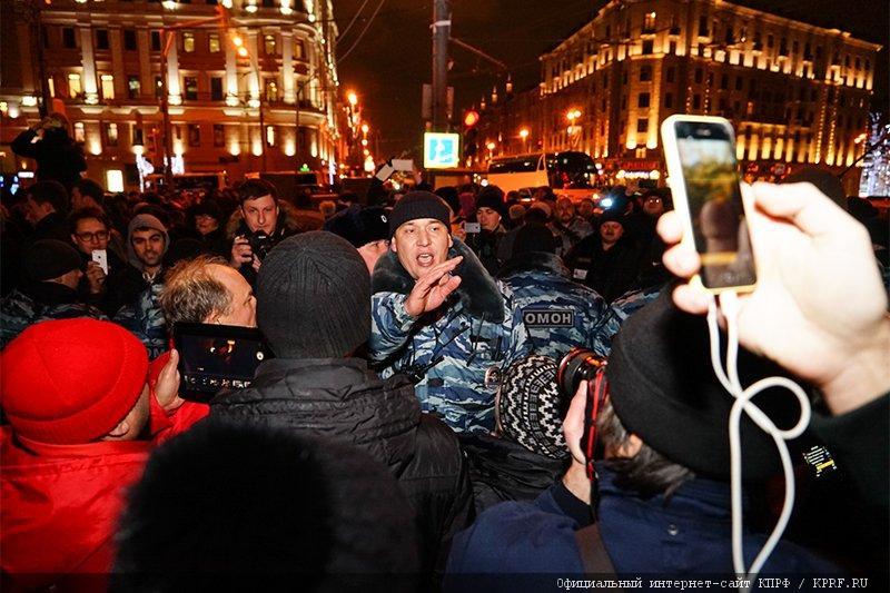 Депутат Госдумы Александр Потапов о насилии ОМОНа на Пушкинской площади Москвы