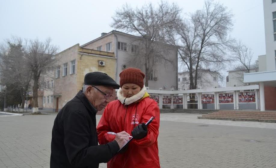 В столице Калмыкии городе Элисте прошел пикет детей войны и коммунистов