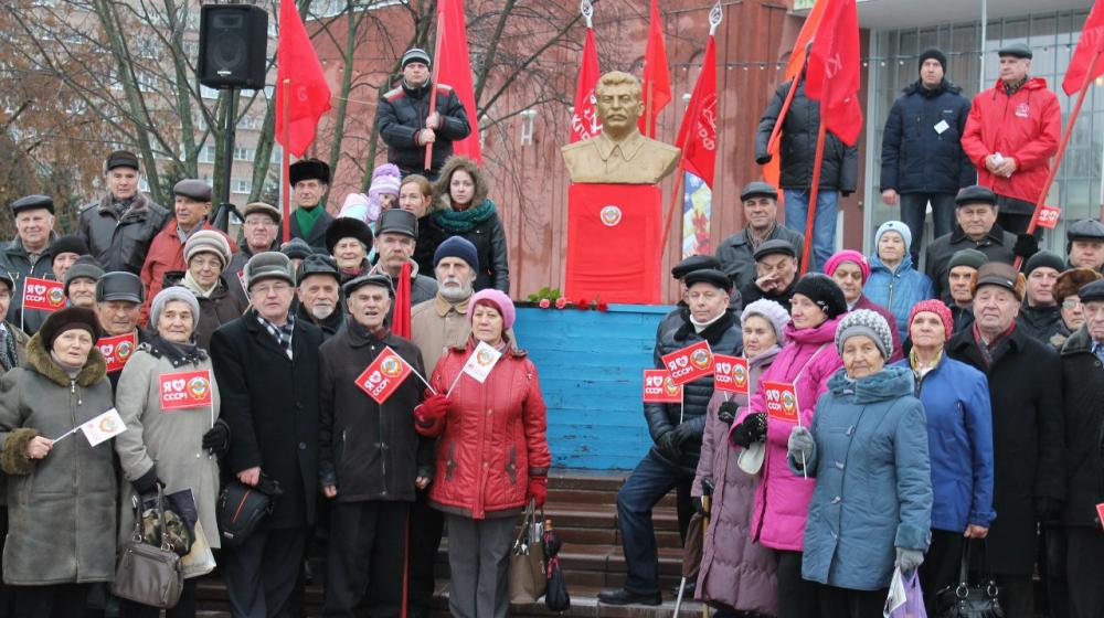 Ярославская область. Коммунисты изготовили и установили бюст И.В. Сталина в Рыбинске